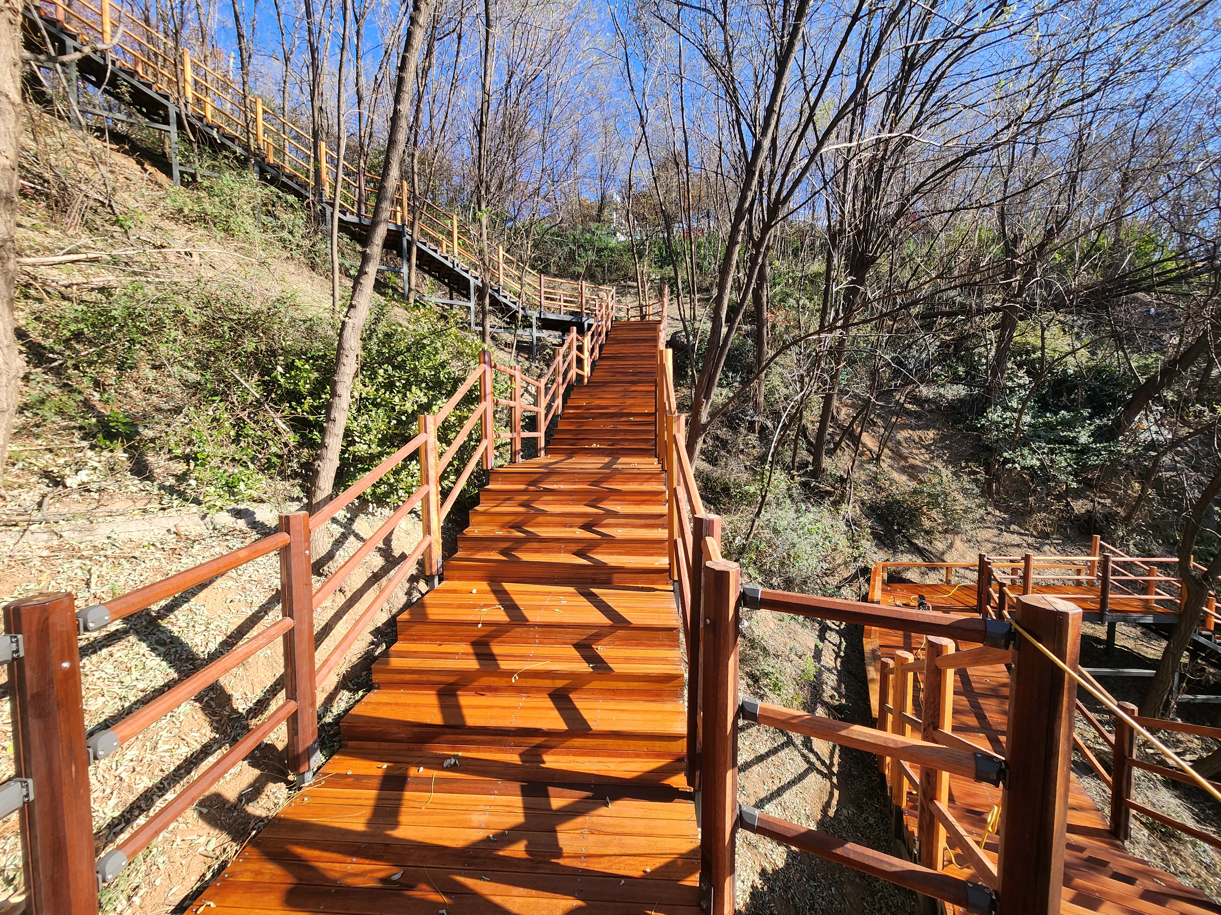 연희동 산책로 친환경 목재 데크 조성 — 사진 10