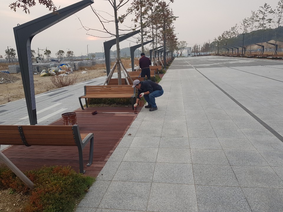 오산공원 휴게형 합성목재 데크 시공 — 사진 2