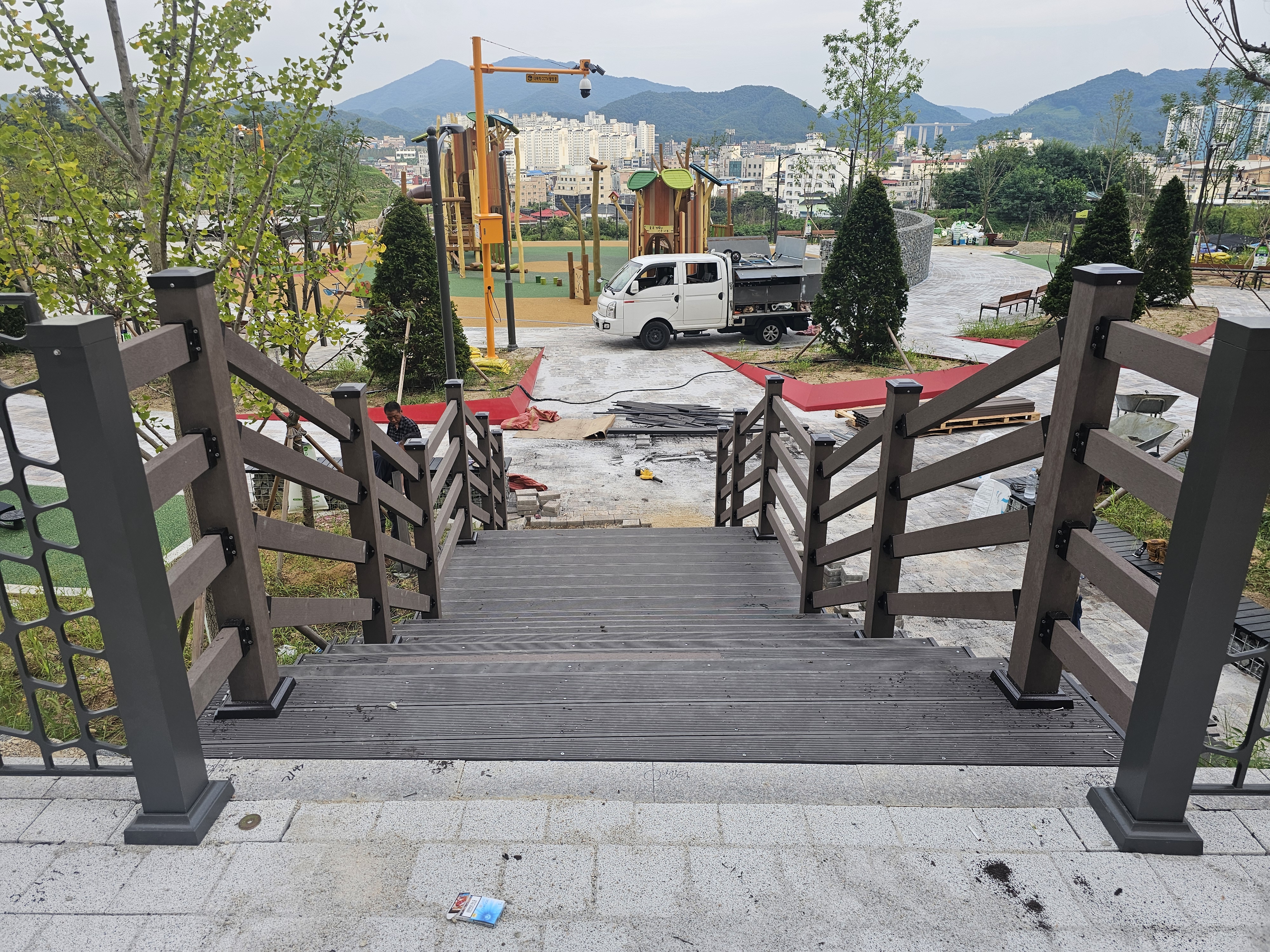 음성공원 프리미엄 합성목재 계단데크 시공 — 사진 4