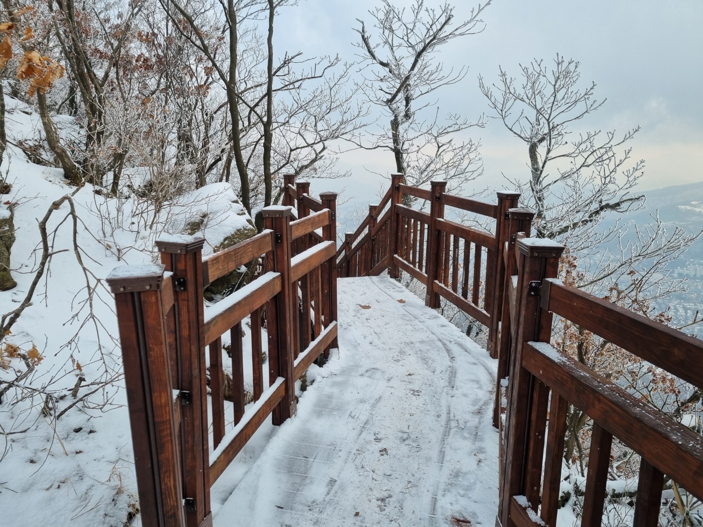 천마산 친환경 목재데크 산책로 시공 — 사진 22