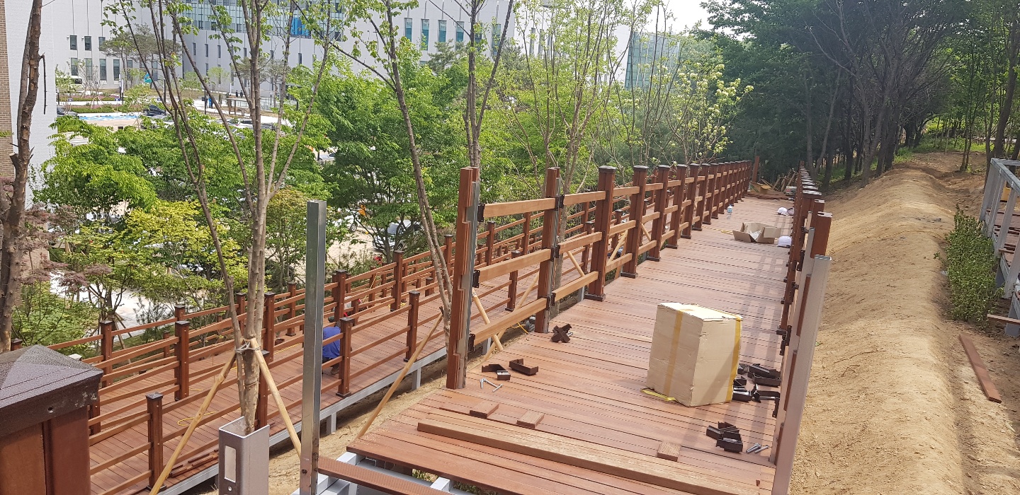 청라공원 친환경 합성목재 데크로드 산책로 — 사진 1