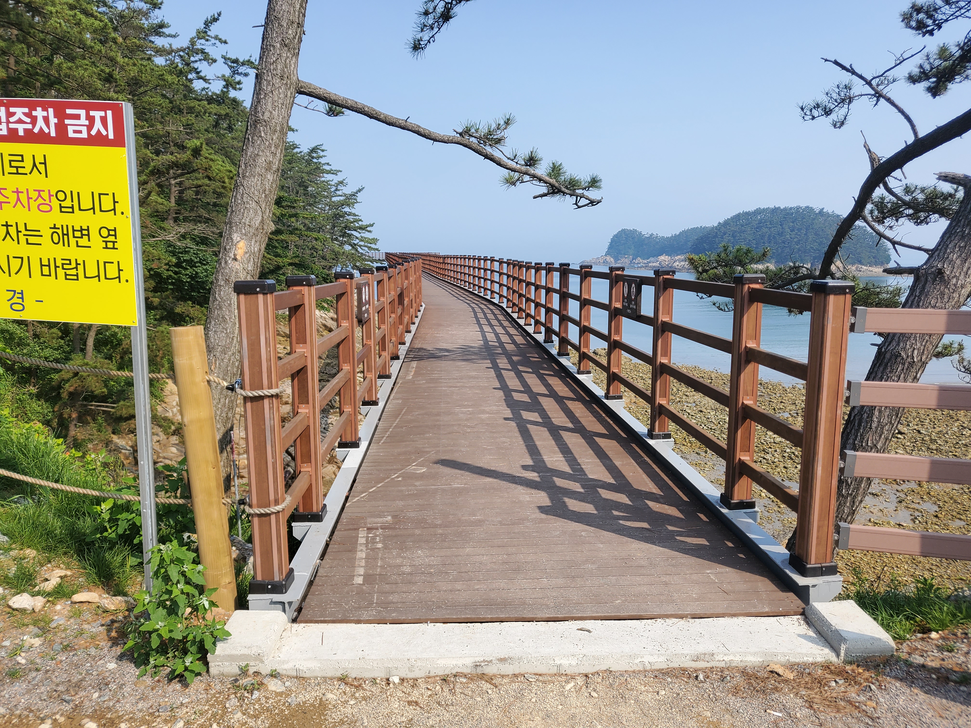 태안 해안 산책로 프리미엄 합성목재 데크 — 사진 1