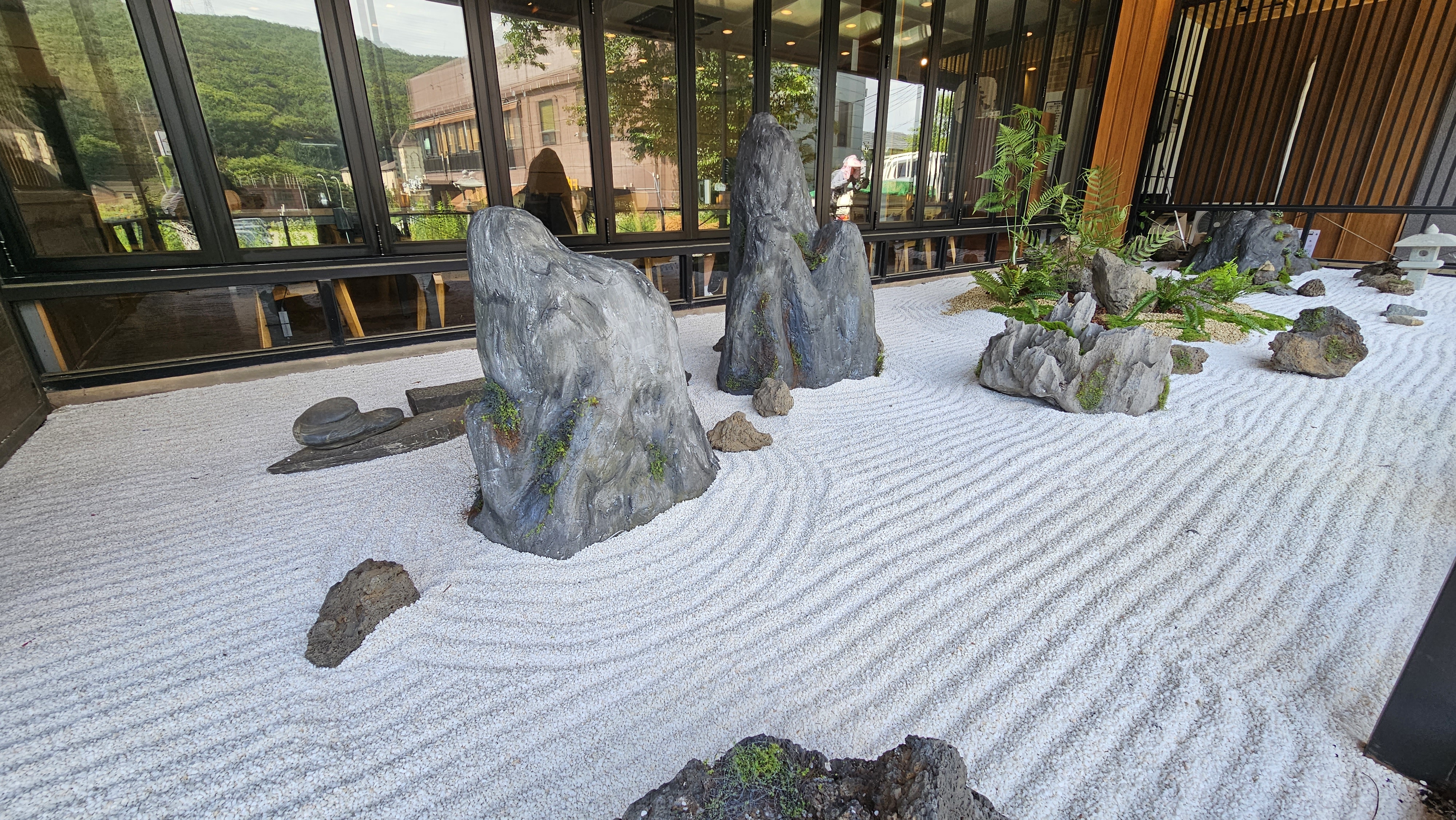 삼동소바 용인점 건식 정원(카레산스이) 조경 — 사진 3