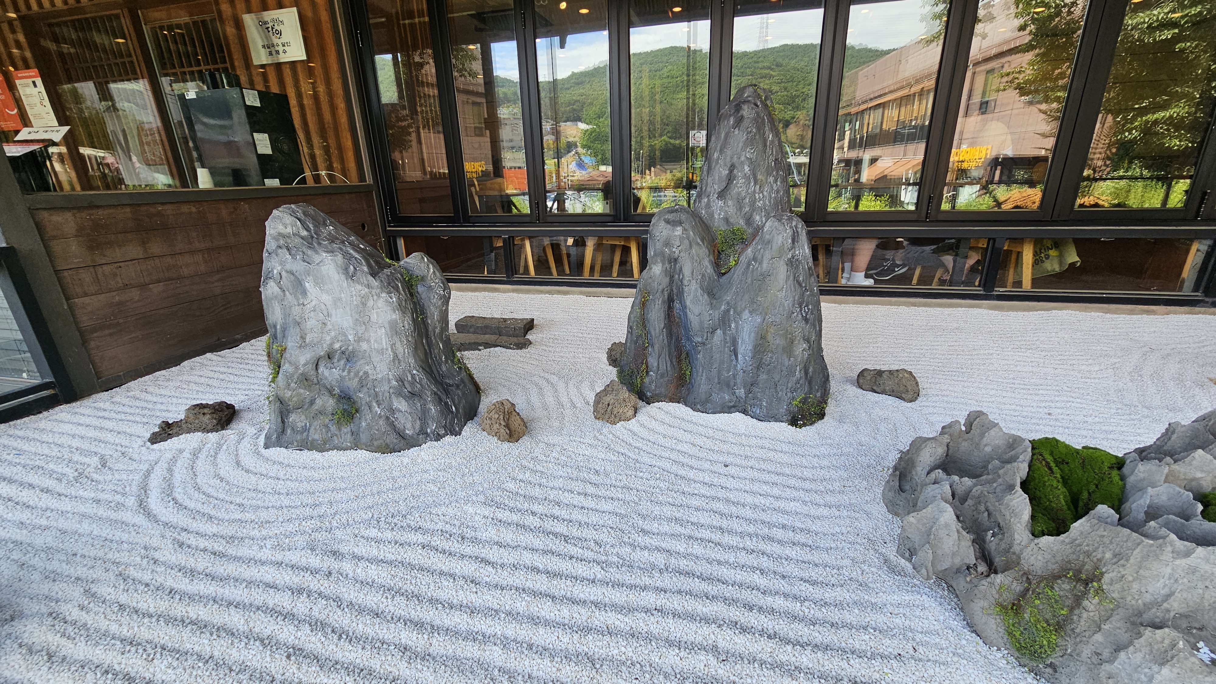 삼동소바 용인점 건식 정원(카레산스이) 조경 — 사진 4