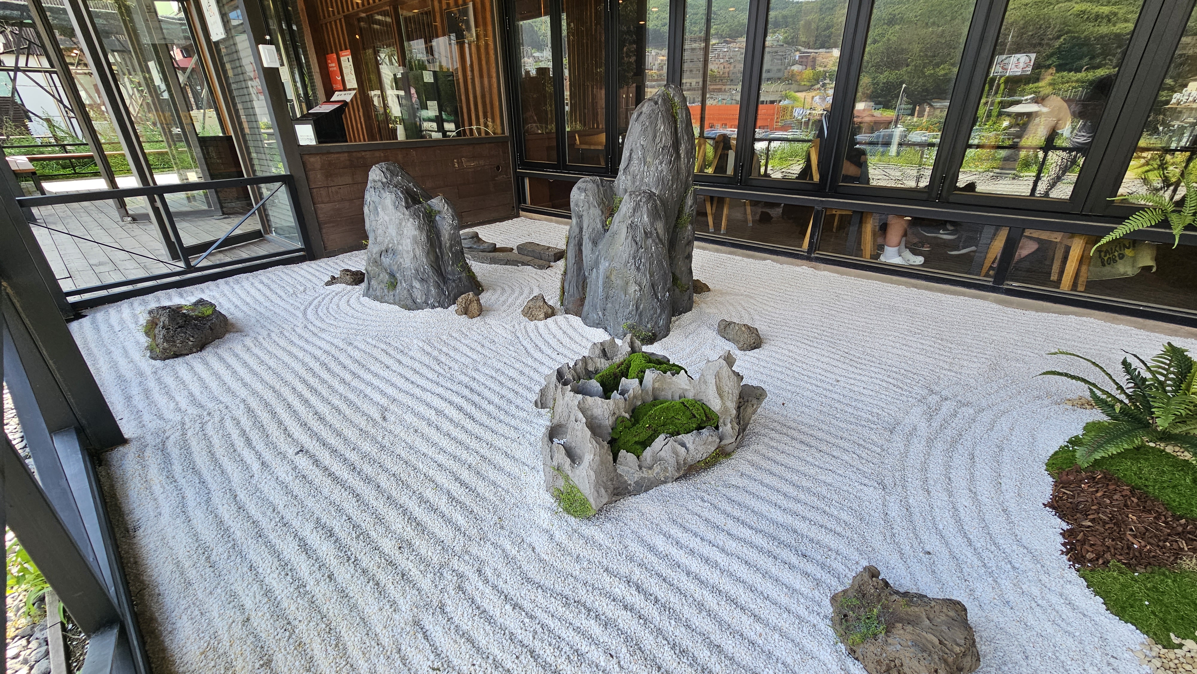 삼동소바 용인점 건식 정원(카레산스이) 조경 — 사진 5