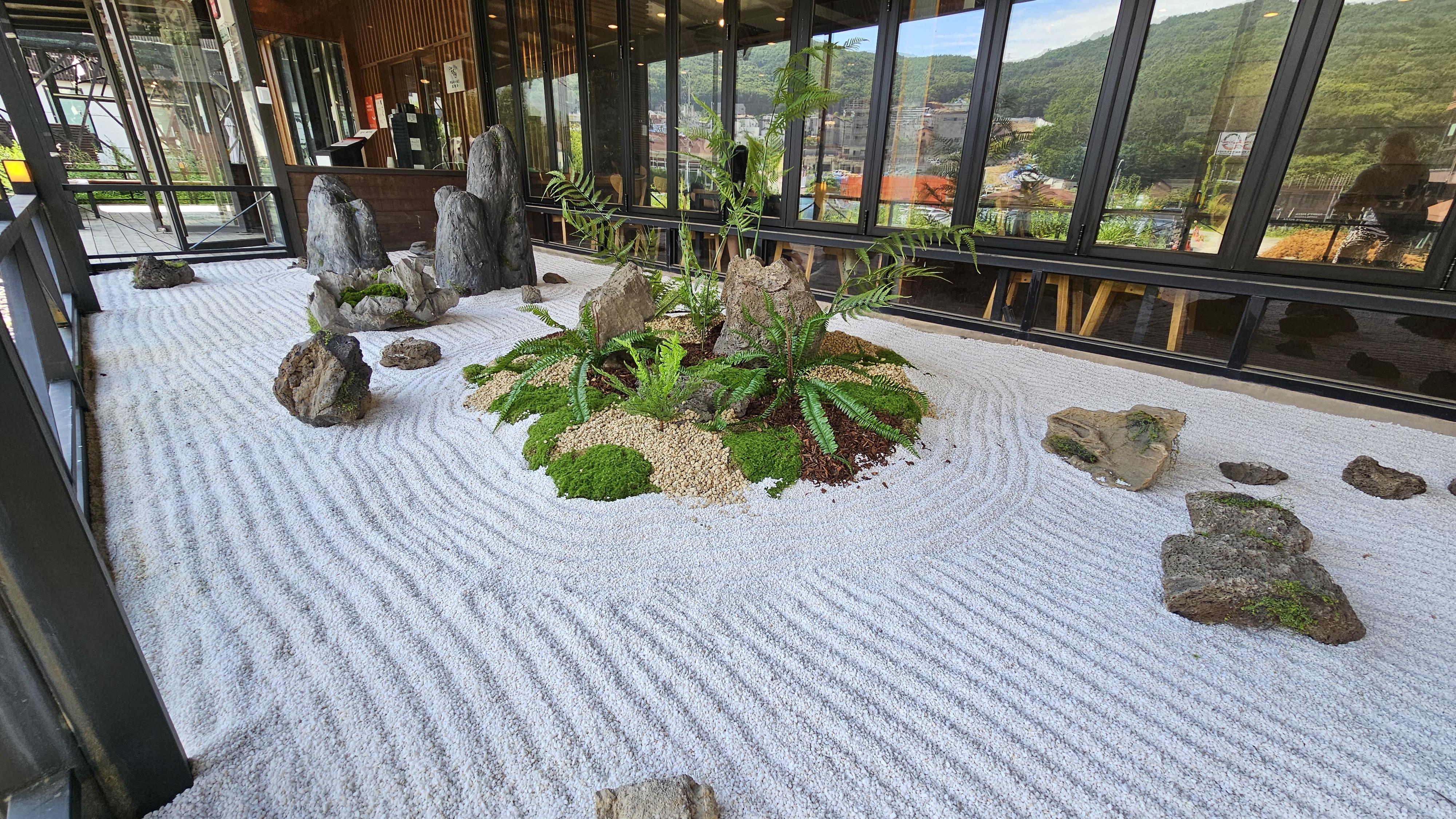삼동소바 용인점 건식 정원(카레산스이) 조경 — 사진 6