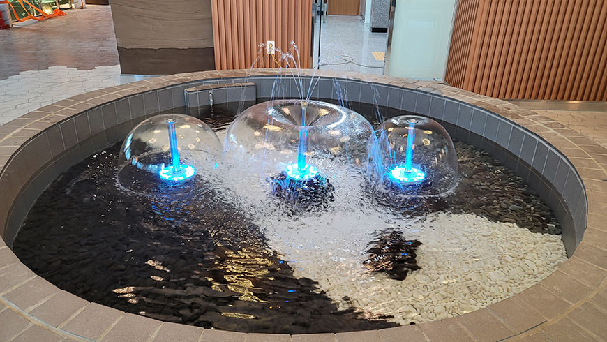 좋은아침베이커리 인천점 실내 수경·샹들리에 플랜테리어 — 사진 1